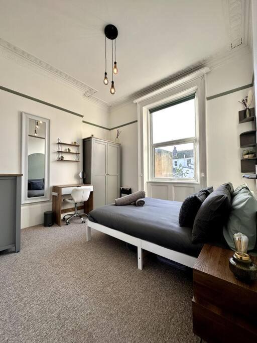 / Balcony/ Board Games / Bath Tub * Brighton